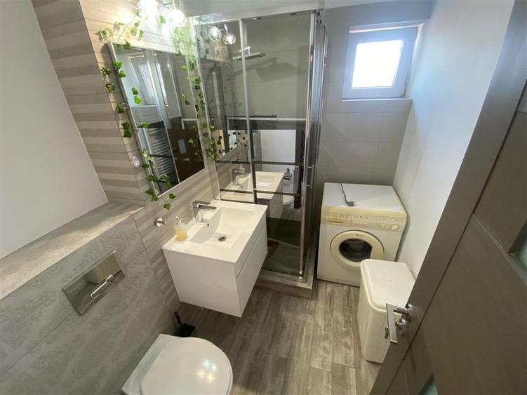Apartament cu 2 camere decomandat în 7 Noiembrie