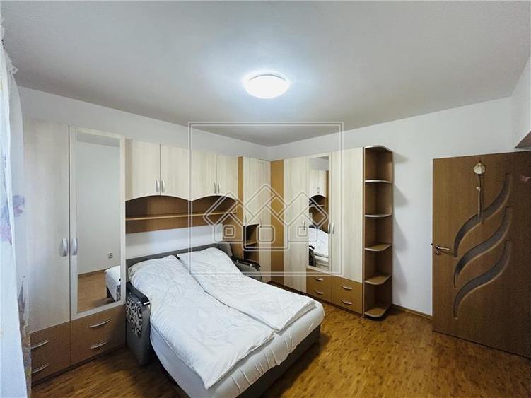 Apartament cu 3 camere decomandat în Turnișor