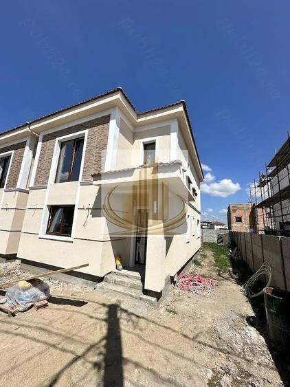 Duplex cu 4 camere cu Canalizare în Săcălaz