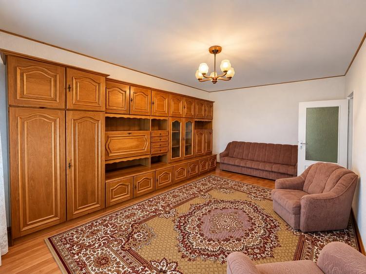 Apartament cu 3 camere decomandat, mobilat în Cug