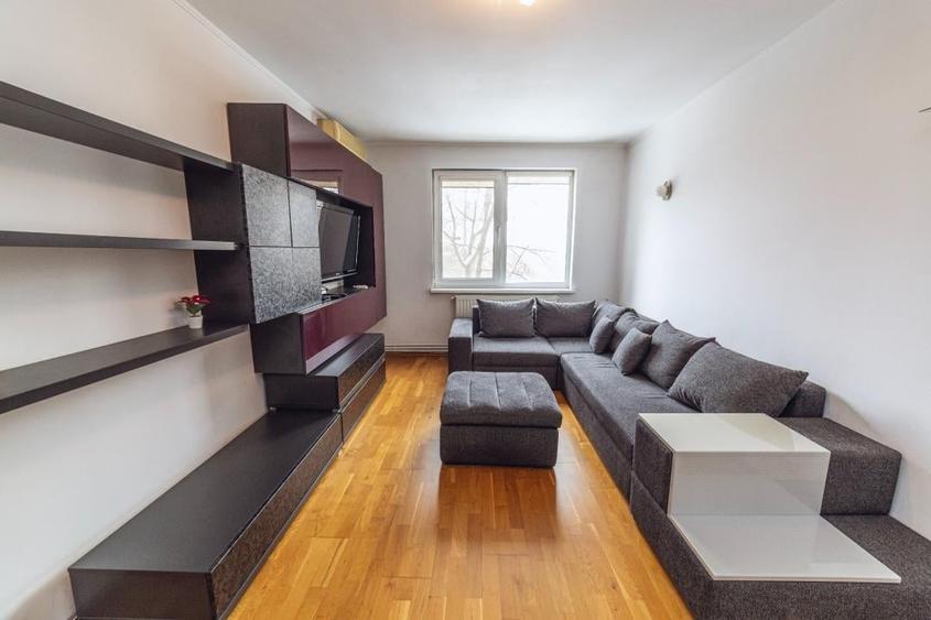 Apartament cu 3 camere semidecomandat, mobilat în Militari