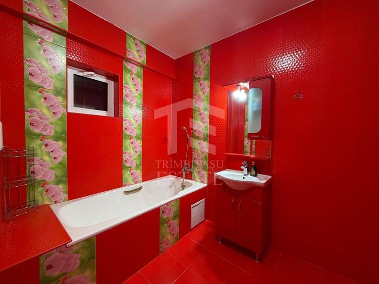 Casă individuală cu 12 camere cu Canalizare în Central