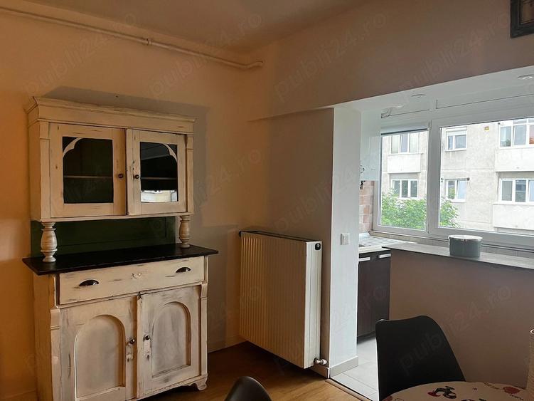 Apartament cu 3 camere decomandat în Micro 15
