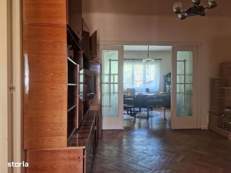 Casă cu 3 camere decomandat în Central