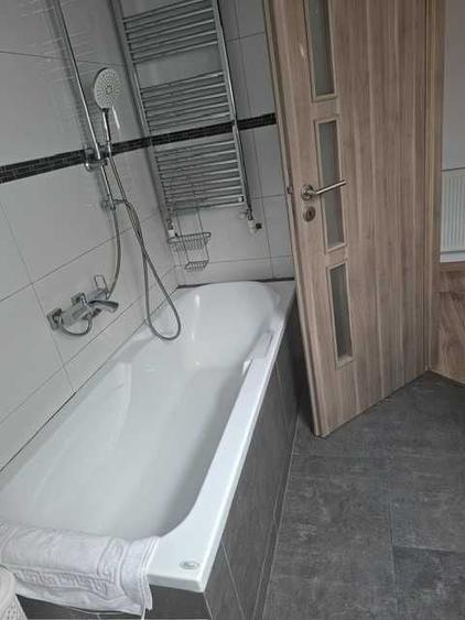 Apartament cu 3 camere decomandat în Florești