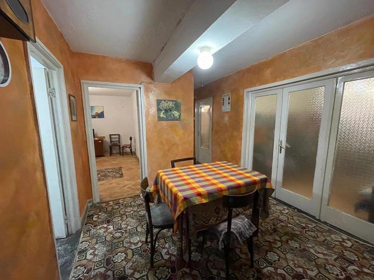 Apartament cu 4 camere decomandat în Central
