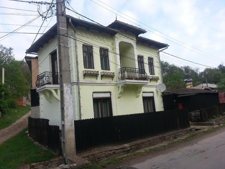 Casă individuală cu 5 camere cu Canalizare în Tunari