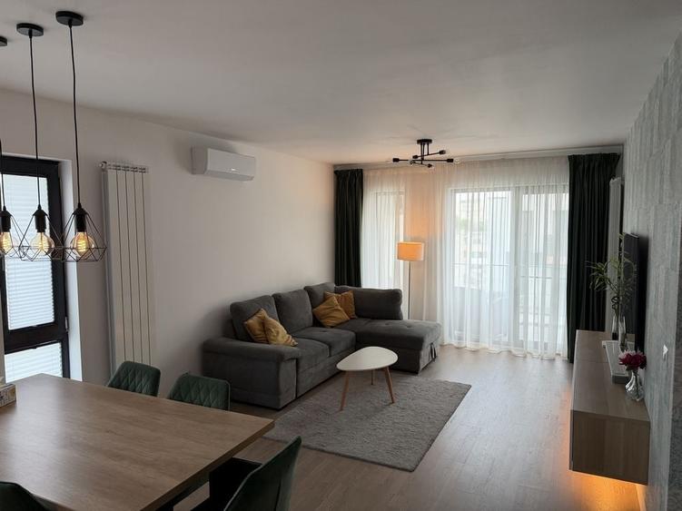 Apartament cu 3 camere decomandat, mobilat în Central
