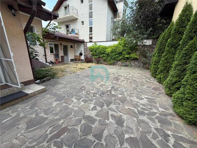Casă cu 6 camere cu Teren 500 Mp în Griviței