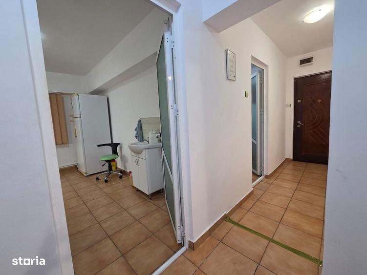 Apartament cu 4 camere decomandat în E3