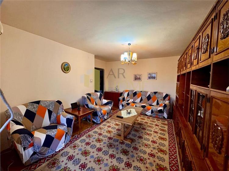 Apartament cu 3 camere decomandat, mobilat în Republicii