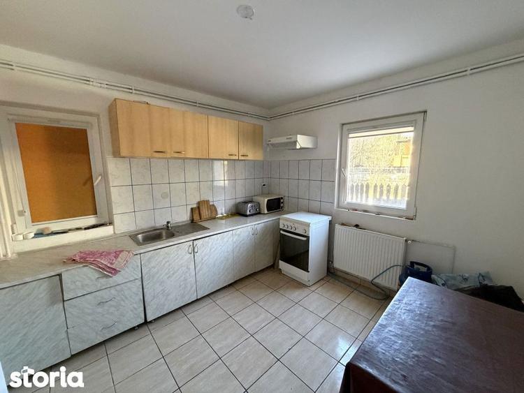 Casă cu 9 camere cu Teren 515 Mp în Central