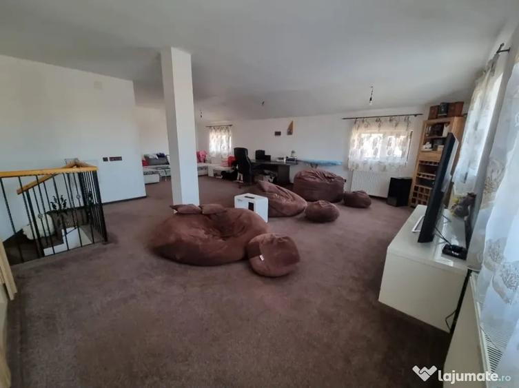 Casă cu 7 camere în Central