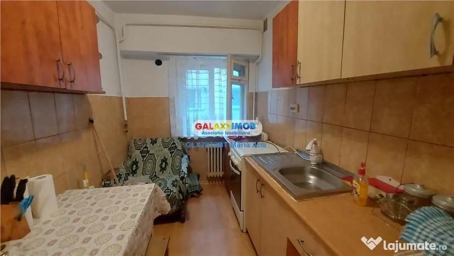 Apartament cu 3 camere semidecomandat în Central