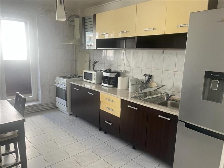 Apartament cu 2 camere semidecomandat, mobilat în Barbu Văcărescu