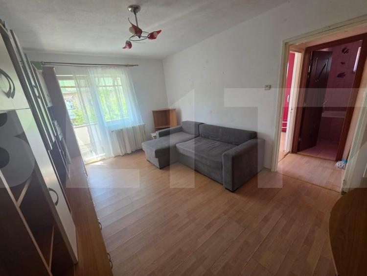 Apartament cu 2 camere semidecomandat, mobilat în Simeria