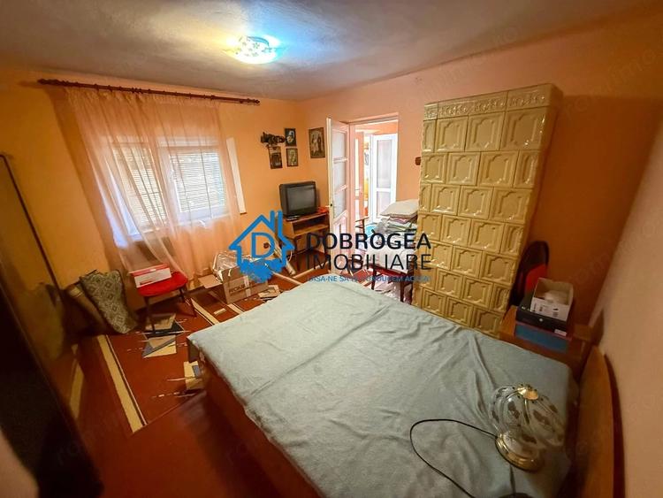 Casă cu 6 camere cu Teren 320 Mp în Păcii