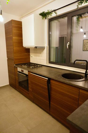 Apartament cu 3 camere decomandat, mobilat în Central
