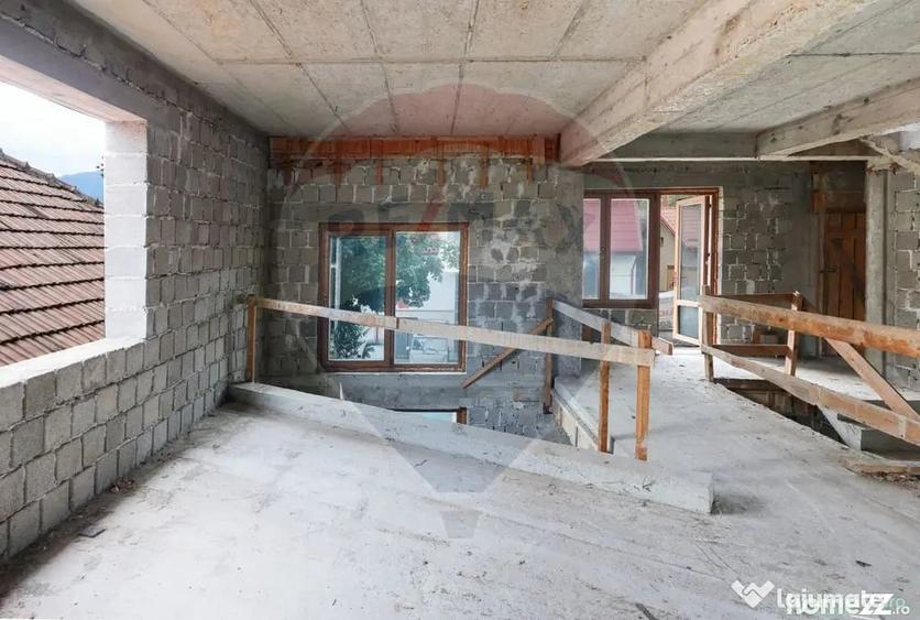 Casă cu 7 camere cu Teren 470 Mp în Gemenii