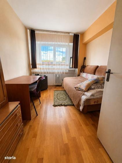 Apartament cu 3 camere decomandat în Prundu