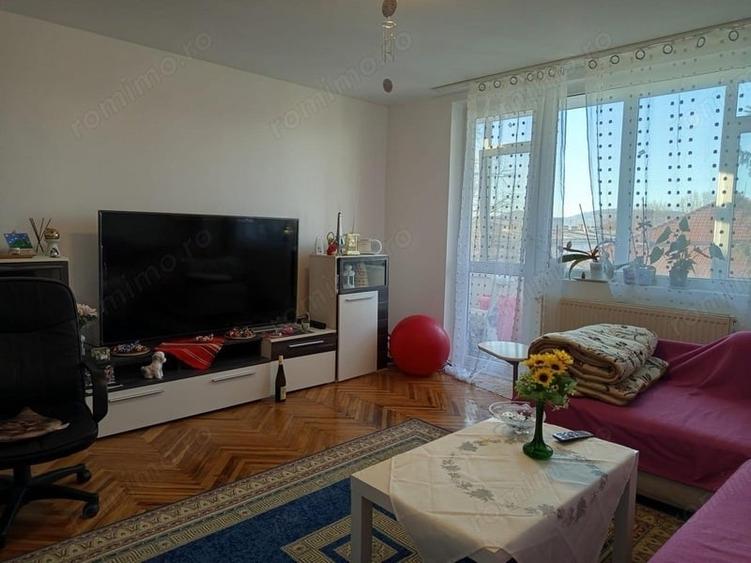 Apartament cu 4 camere decomandat în Progresul