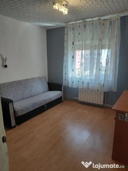 Apartament cu 2 camere decomandat în Piața Centrală