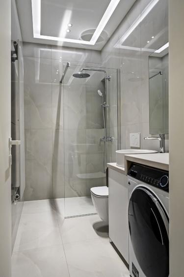 Apartament cu 3 camere decomandat, mobilat în Central