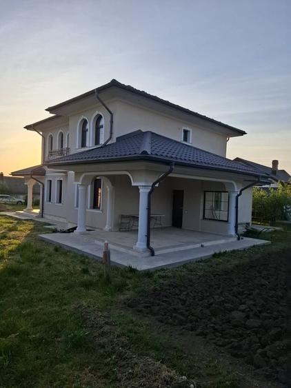 Casă cu 4 camere în Central
