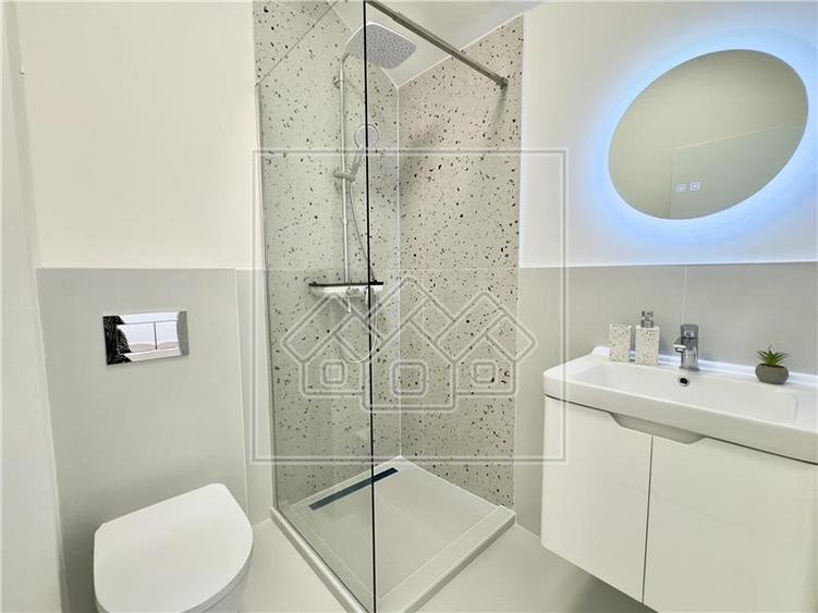 Penthouse cu 5 camere semidecomandat în Exterior Vest