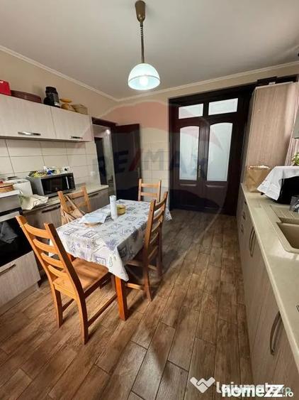 Casă cu 5 camere cu Teren 1268 Mp în Nord