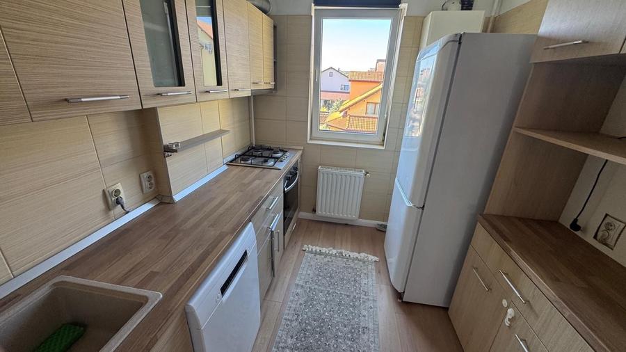 Apartament cu 3 camere decomandat, mobilat în Turnișor