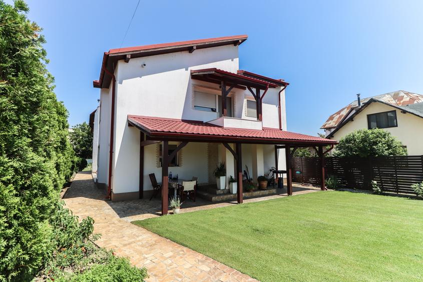 Duplex cu 4 camere cu Canalizare în 1 Decembrie