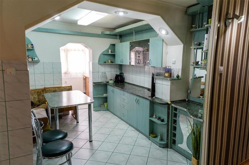 Apartament cu 3 camere decomandat, mobilat în Calea Aradului