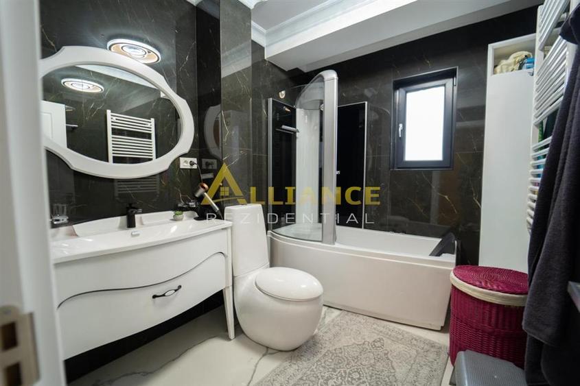 Casă cu 7 camere cu Teren 330 Mp în Metalurgiei