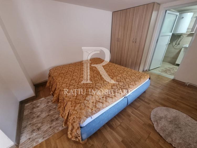 Casă individuală cu 4 camere cu Canalizare în Cristur