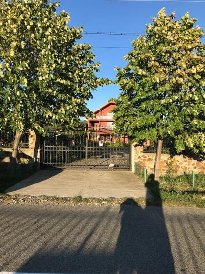 Casă individuală cu 7 camere cu Garaj în Crasna