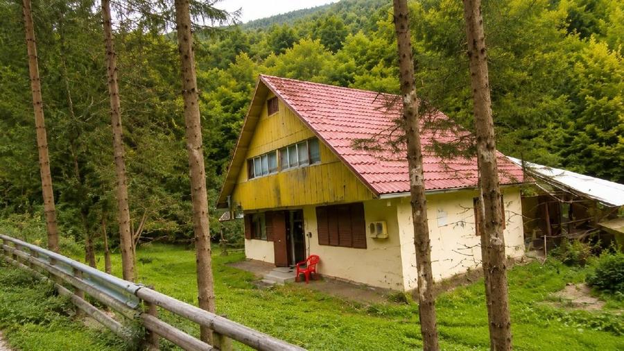 Casă individuală cu 4 camere cu Teren 902 Mp în Curățele