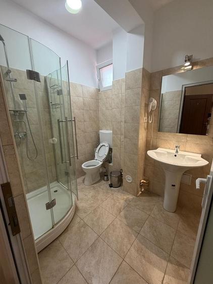 Casă cu 8 camere cu Canalizare în Faleza Nord