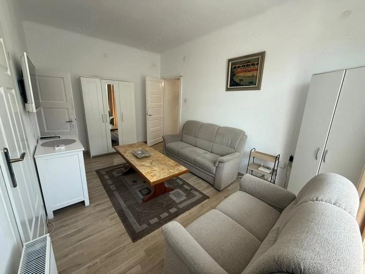 Apartament cu 3 camere semidecomandat în Central
