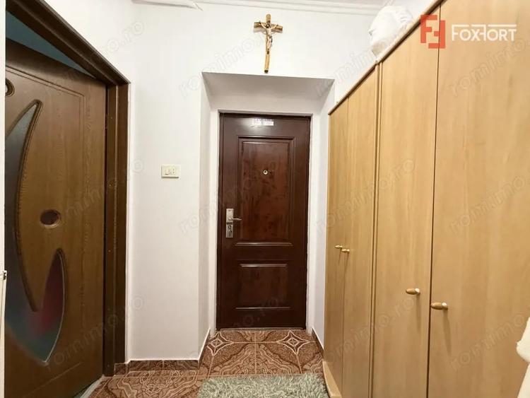 Apartament cu 2 camere semidecomandat, mobilat în Ronaț
