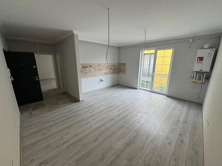 Apartament cu 2 camere decomandat în Girocului