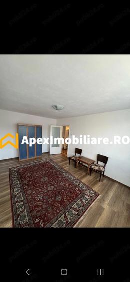 Apartament cu 3 camere decomandat, mobilat în Păcii