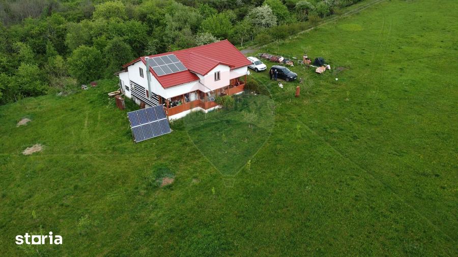 Casă cu 4 camere cu Teren 57600 Mp în Zimbor