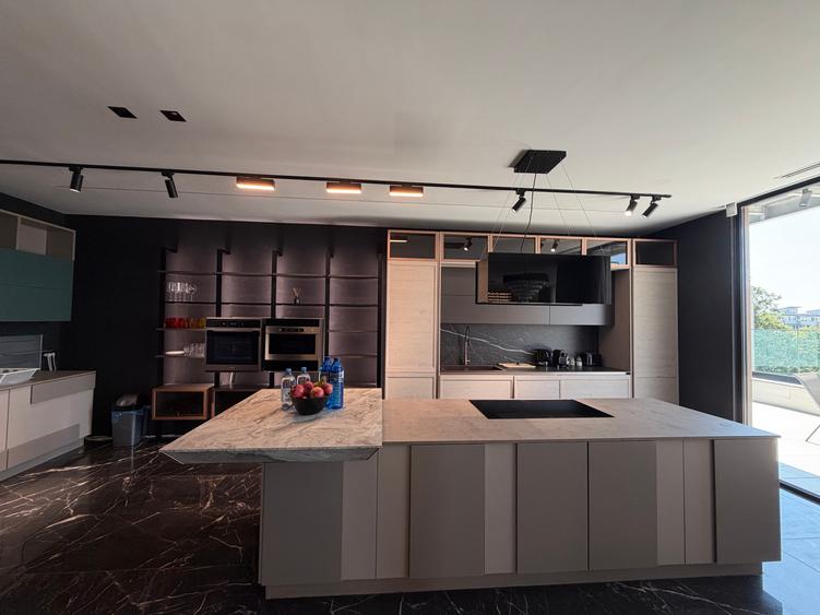 Apartament cu 5 camere decomandat în Domenii