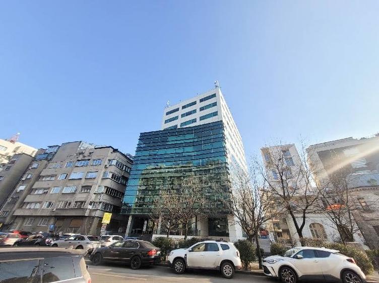 Birou, de 200 mp, în Universitate