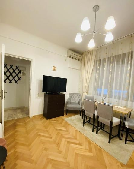 Apartament cu 2 camere semidecomandat, mobilat în Calea Victoriei