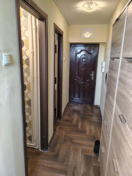 Apartament cu 3 camere semidecomandat în Drumul Taberei
