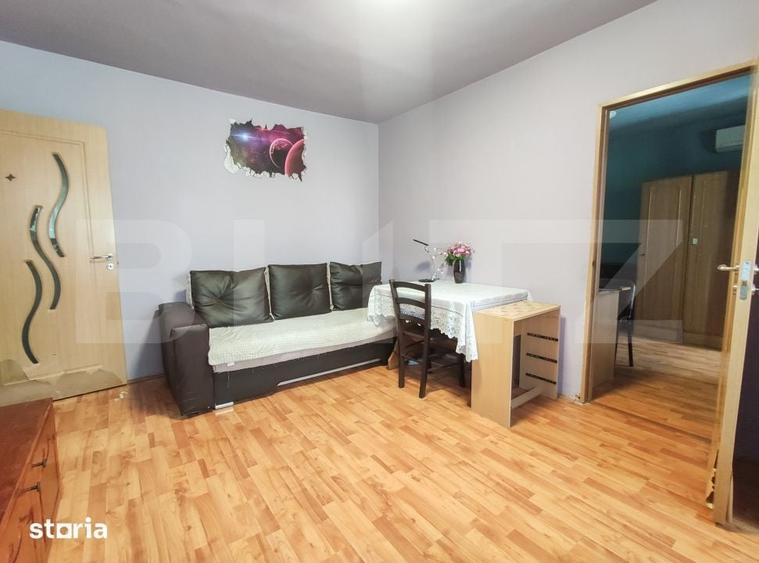 Apartament cu 3 camere semidecomandat în Micro 15