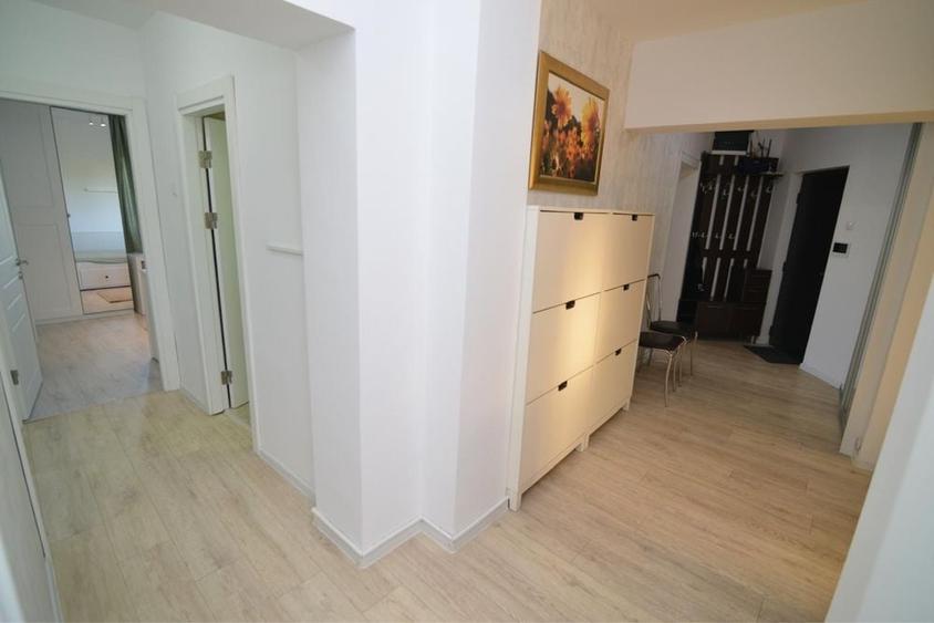 Apartament cu 4 camere decomandat în Mihai Bravu