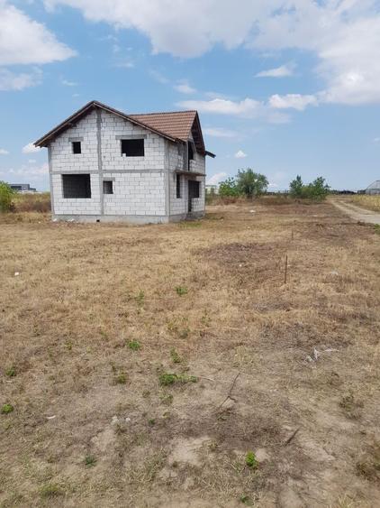 Casă cu 3 camere în Coșoveni